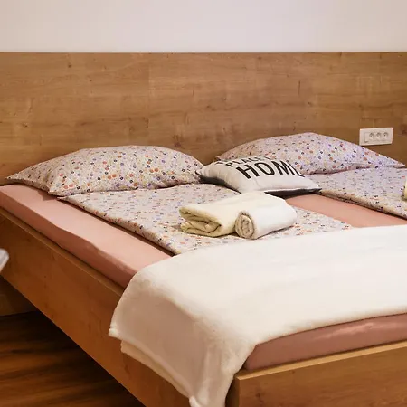 Metropolitana's Zois Bohinj