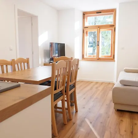 Metropolitana's Zois Apartamento