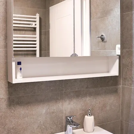 Metropolitana's Zois Appartamento