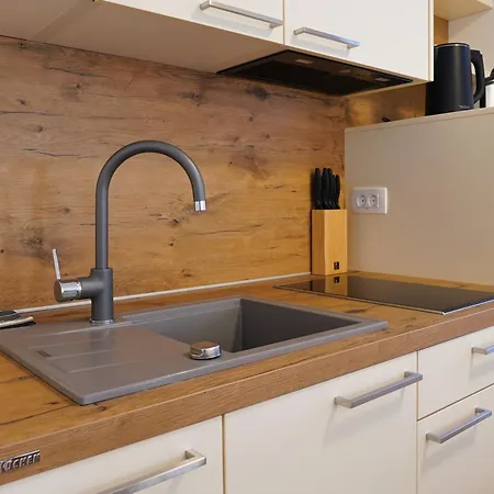 Metropolitana's Zois Appartamento *