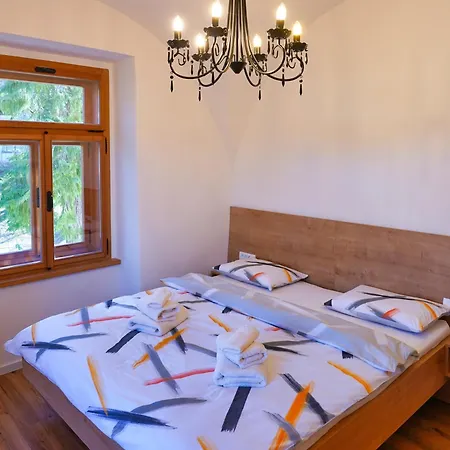 Metropolitana's Zois Apartman *
