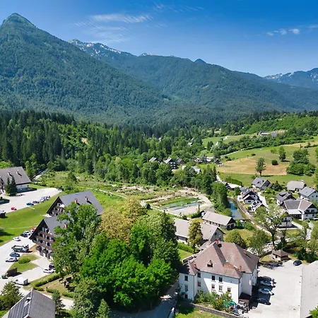 Metropolitana's Zois Bohinj