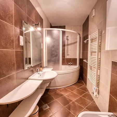 Metropolitana's Zois Apartman *